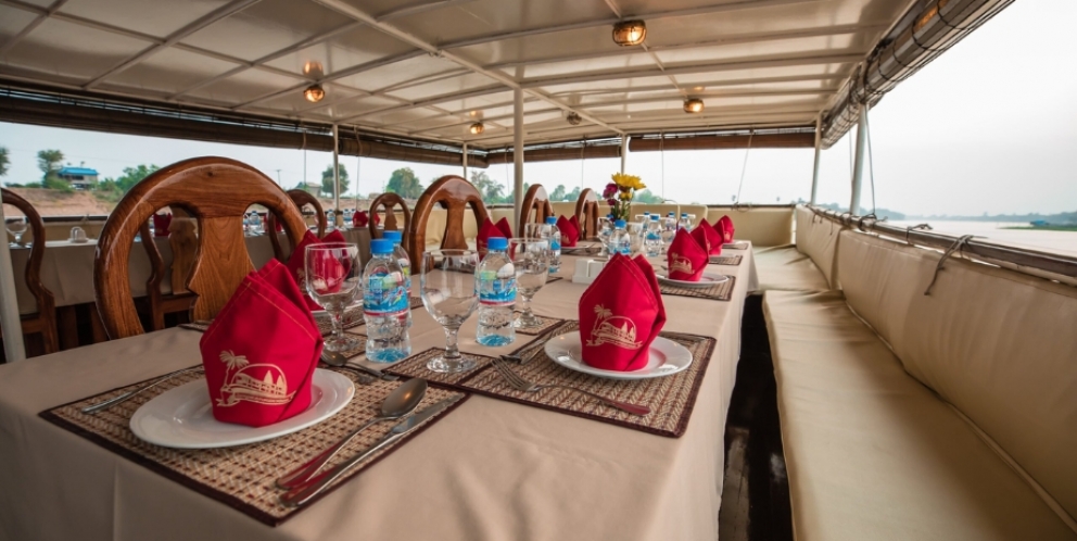 Table set up for tourists 