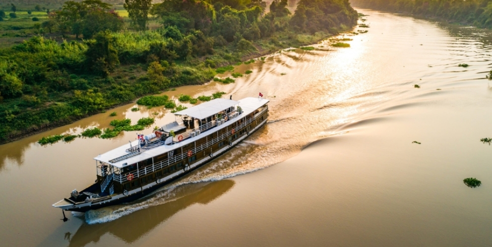 Toum Tiou I sails through Mekong River