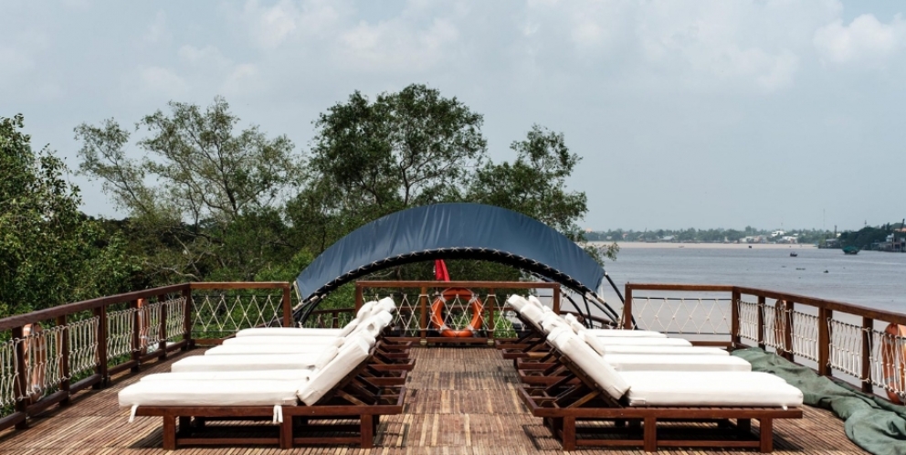 Admire panoramic view of Mekong River 