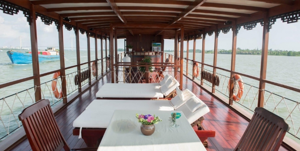 Restaurant with panoramic view of Mekong river