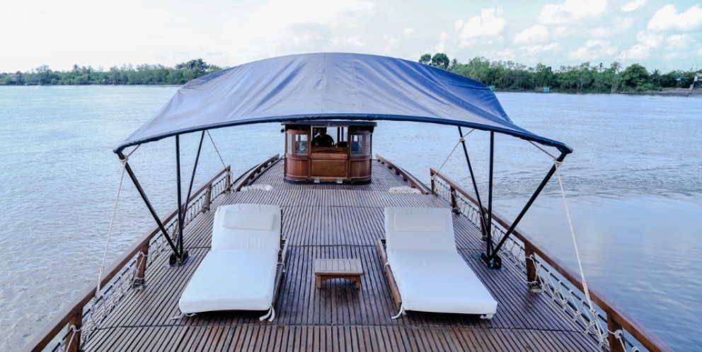 Spacious sundeck 