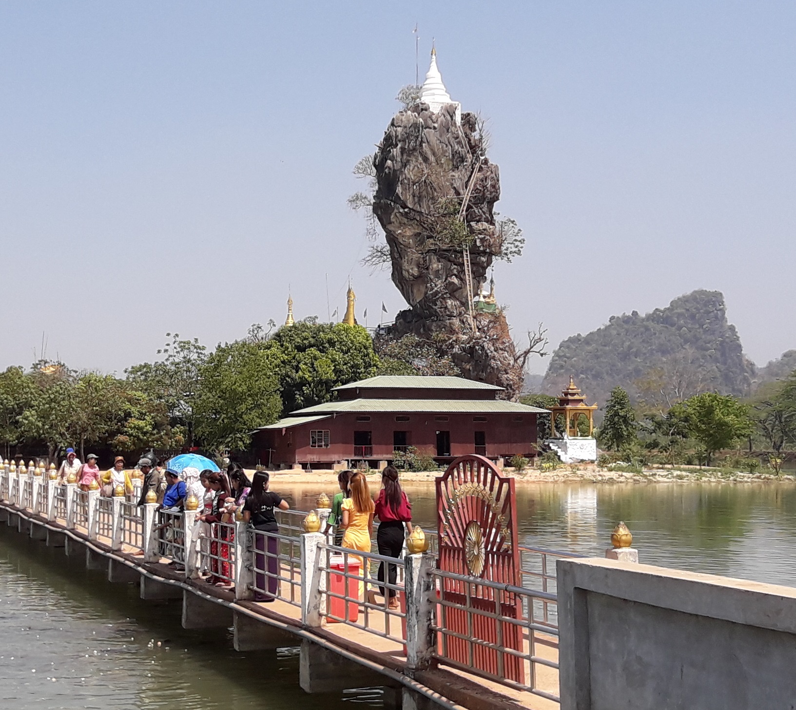 1-Kyauk-Ka-Lat-Pagoda-Hpa-An-Kayin-State-Myanmar