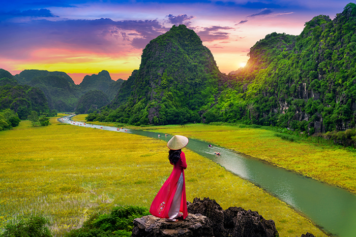 Where to visit in Vietnam in 15 days? Tam Coc in Ninh Binh province