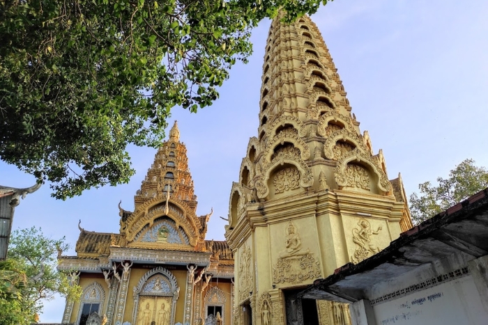 10 days in Cambodia, Phnom Sampeau, an archaeological and religious site of great historical importance