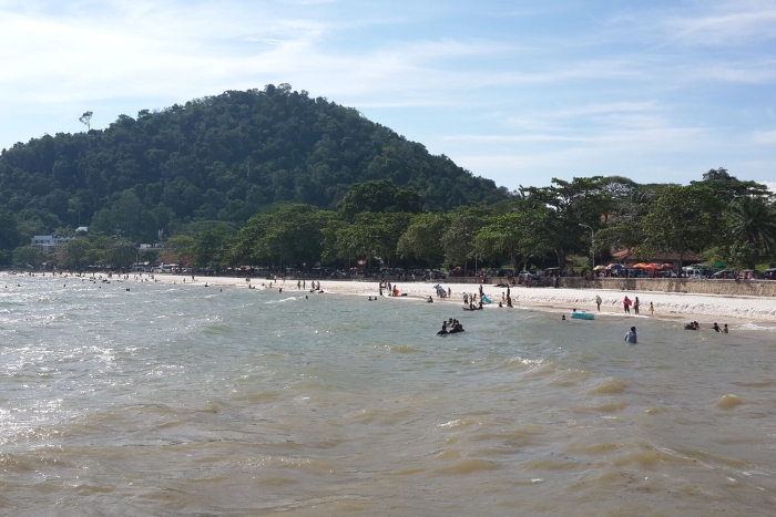 Spend time on calm beachs of Kep in our Cambodia itinerary 15 days