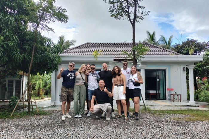 Primprey Second Home, a homestay in Battambang with a garden