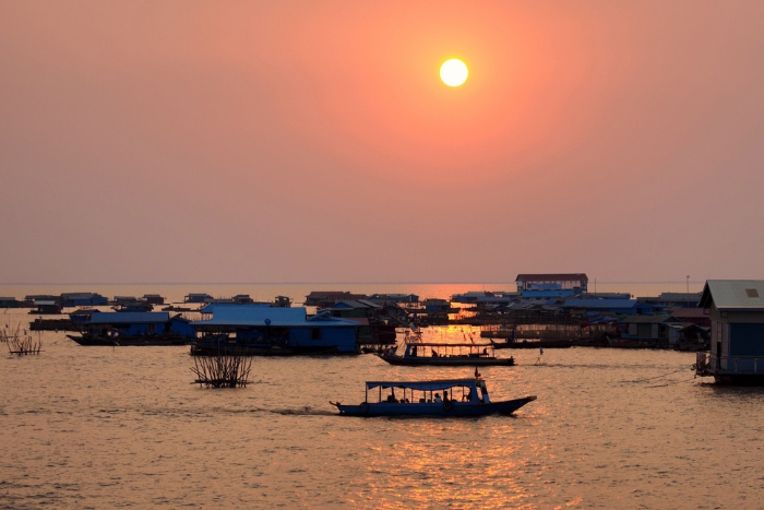 What to do in Cambodia itinerary 7 days? Visit Tonle Sap Lake floating village