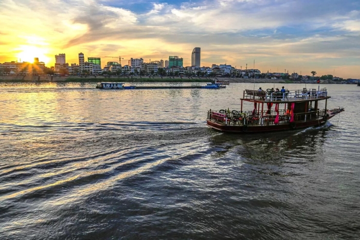 Cambodia Travel Itinerary 5 days, enjoy a walk along the Mekong River