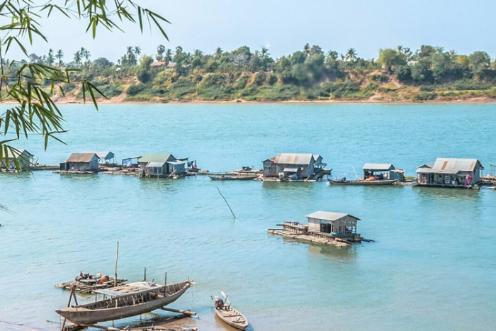 Admire the peaceful scenery of Koh Trong Island during your 3-day trip to Kratie