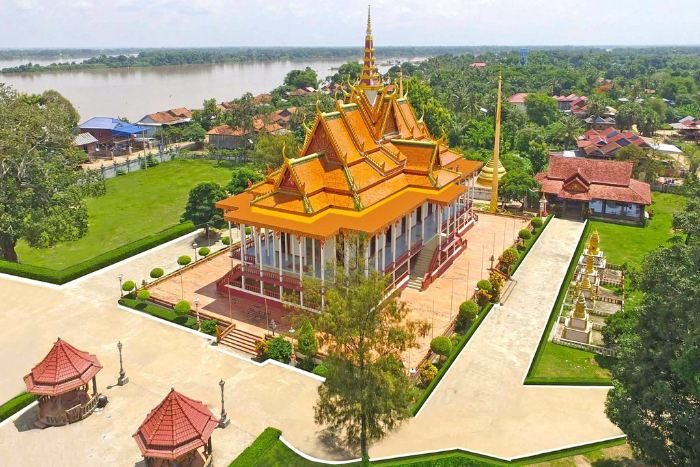 What to do in Kratie in 3 days? Don't miss the visit to the 100 Columns Pagoda in Sambor