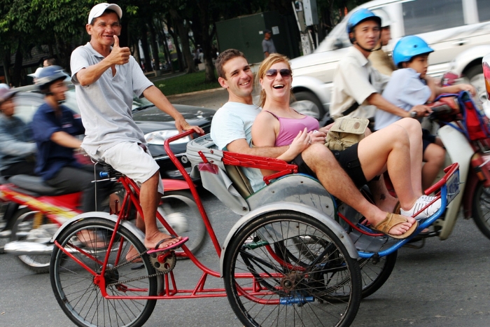 How to get around in Phnom Penh? Cyclo is a romantic choice