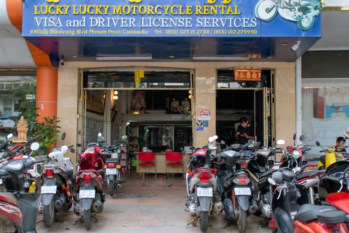 Getting around Phnom Penh with Bicycle and motor rentals