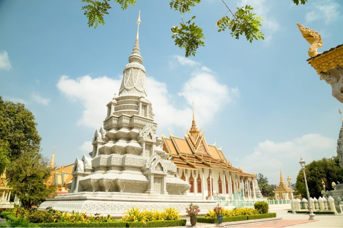 Silver Pagoda is a destination located in the Royal Palace, 2 days in Phnom Penh