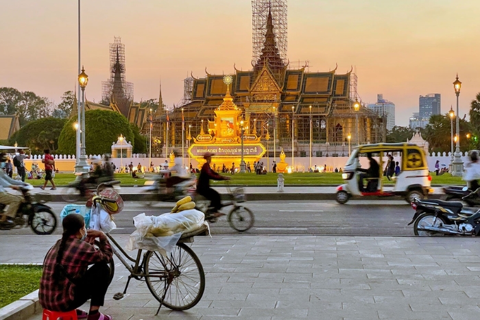 Romantic stroll along Sisowath Quay on a couple trip during 5 days in Phnom Penh