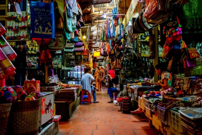 Walk a little at the Russian Market (Toul Tom Poung Market) in Phnom Penh 5 days itinerary