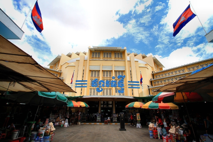 What to visit in Phnom Penh? Explore the Russian Market