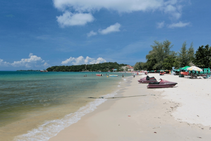 What to do in Sihanoukville? Ochheuteal Beach, the liveliest beach in Sihanoukville