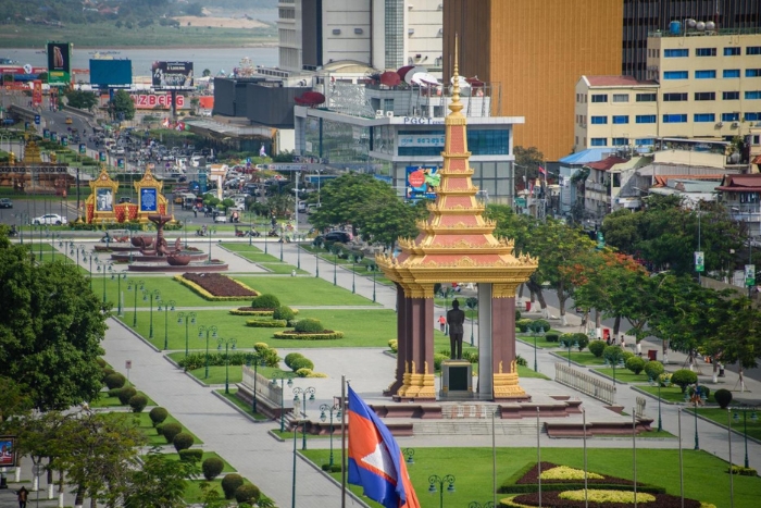 Go to Cambodia to visit the cultural sites in Phnom Penh