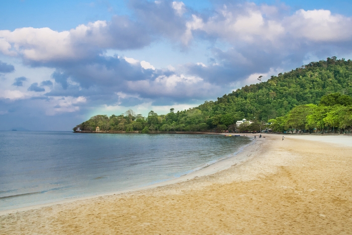 Enjoy the Cambodia October weather at Kep beaches