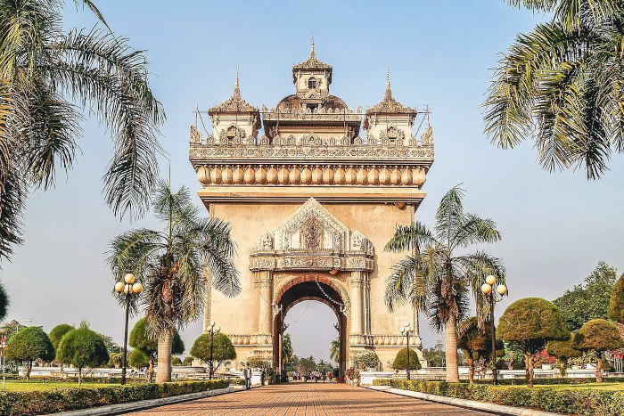 Discover the history behind the Patuxai Victory Monument, a must-see during your 3 weeks in Laos.