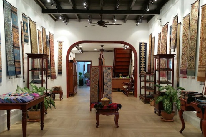 Discover luxurious handwoven textiles at KhinThong Lao Silk