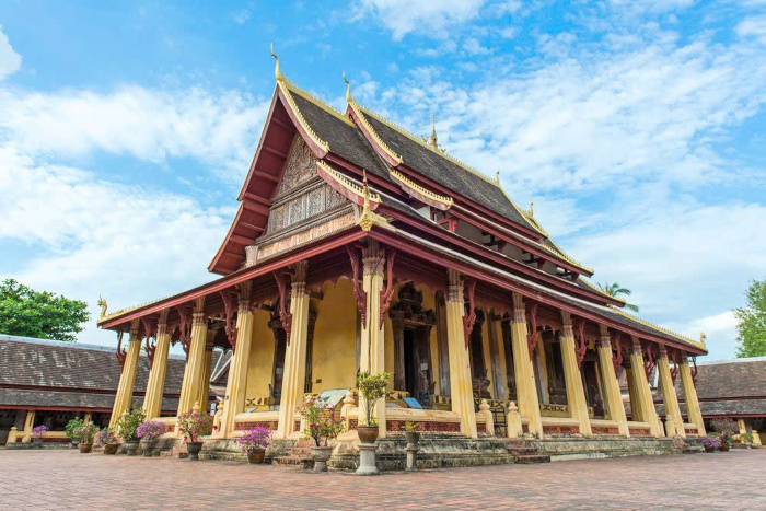 Visit the historic Wat Si Saket on your Laos travel itinerary 5 days