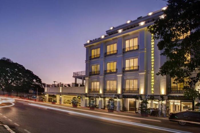 A stylish stay at one of the top 3-star hotels in Vientiane.