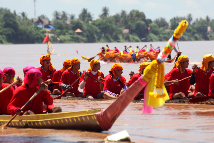 Boun Suang Heua (boat racing festival)