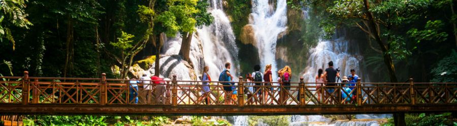 How to dress in Laos? (photo: Luang Prabang)