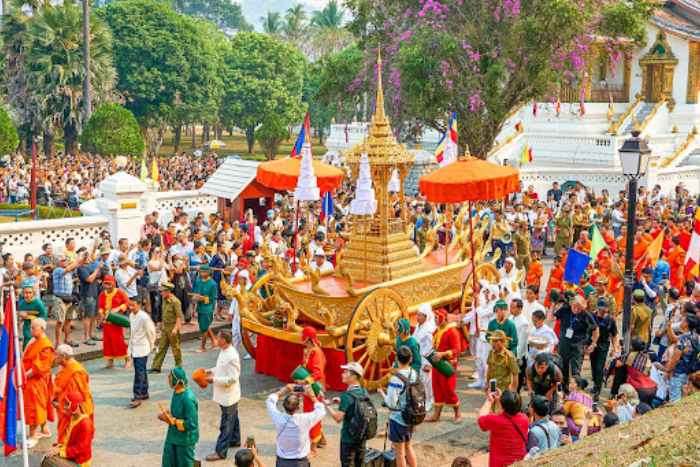 Boun Pi Mai, the most famous Laos traditional festival 