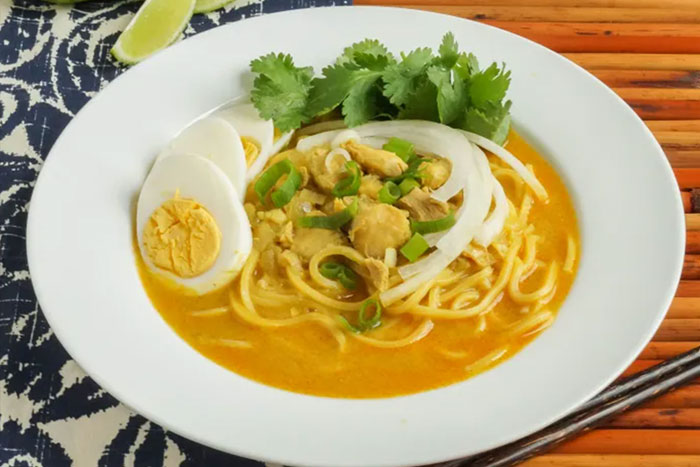 Coconut Chicken Noodles (Kaukswe)