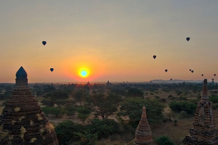 Sunrise in Bagan