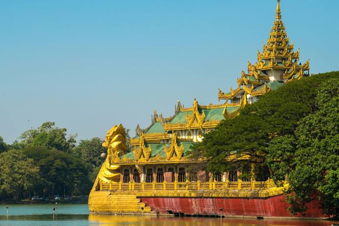 Kandawgyi Lake: must-see attraction in Myanmar in 10 days