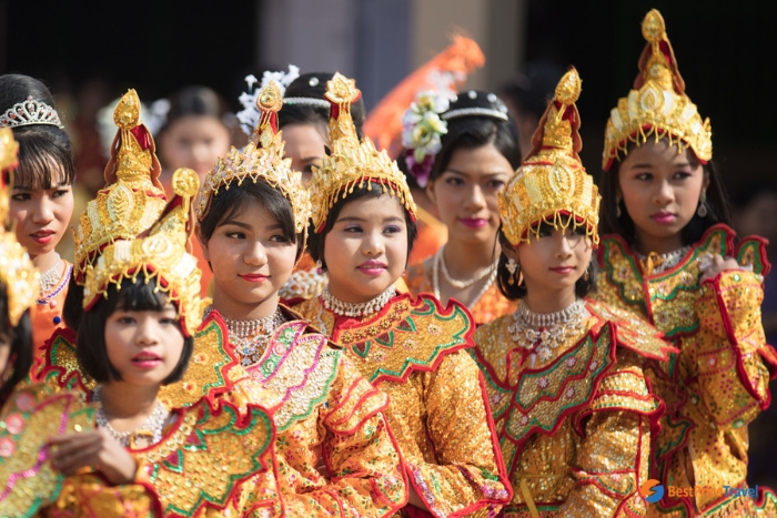 Mahamuni Pagoda Festival