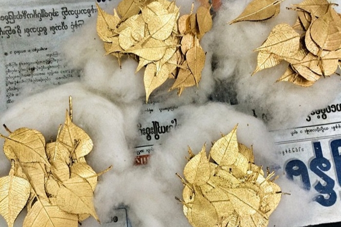 What to do in Myanmar in June? Discover the manufacture of gold leaves in Mandalay