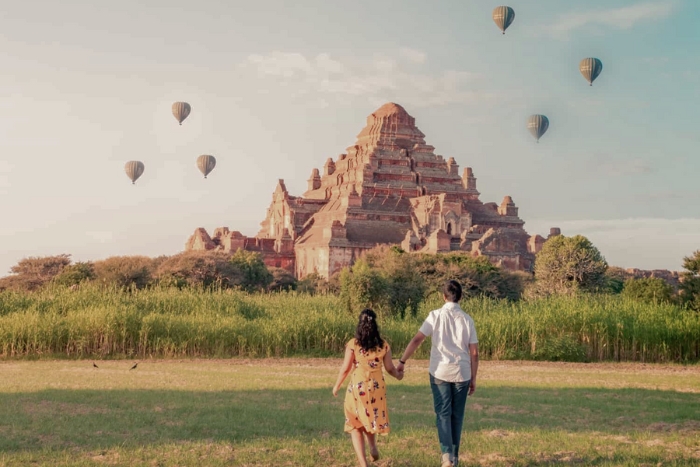 What to see in Myanmar? Hot air balloon in Bagan, Myanmar