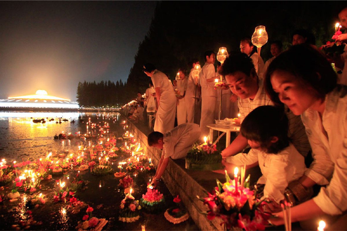  Loy Krathong (Festival of Lights)