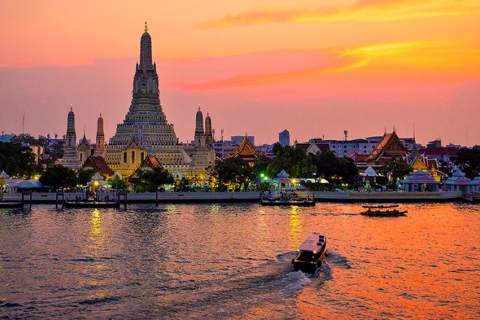 Wat Arun – Bangkok's most beautiful temple on the banks of the Chao Phraya River