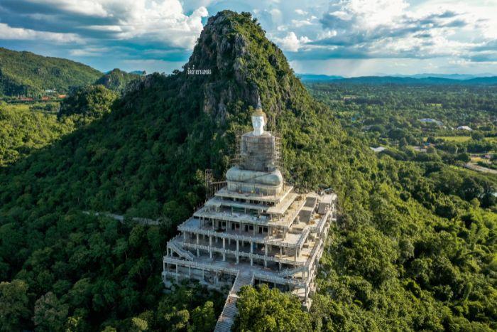 Wat Tham Khao Laem in Kanchanaburi is not to be missed on your 4 weeks in Thailand