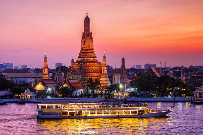 What to do in Thailand 5 days? A boat ride on the Chao Phraya River