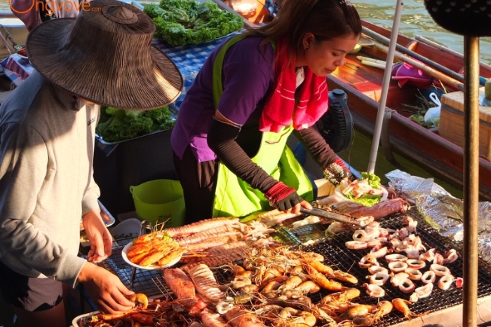 Ayutthaya Floating Market