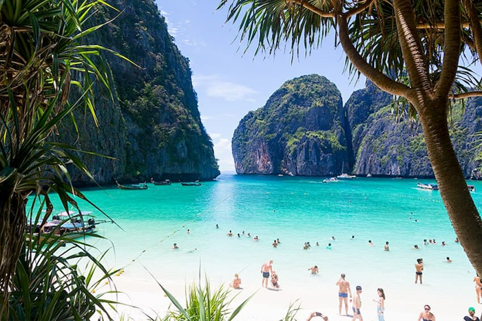 Maya Bay: A paradise of white sand and turquoise waters in Thailand!