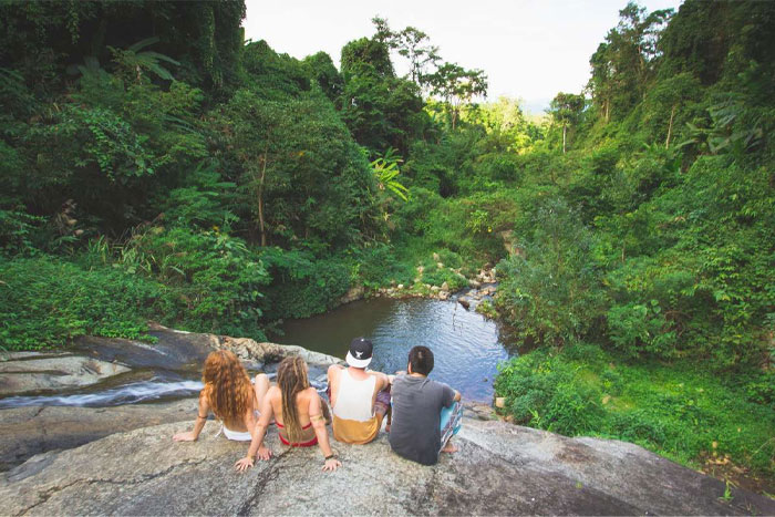 Trekking to Pai