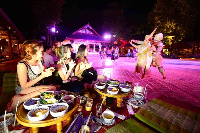 Khan Toke – A traditional northern feast in Chiang Mai