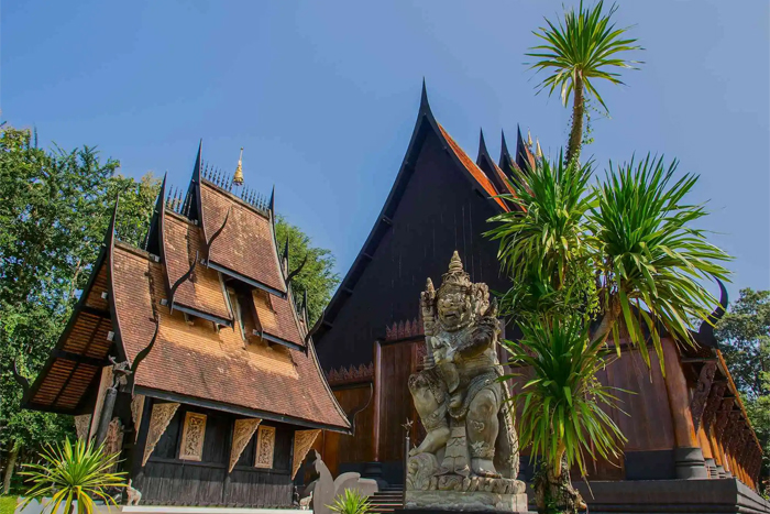 Explore the architecture in Baan Dam Museum