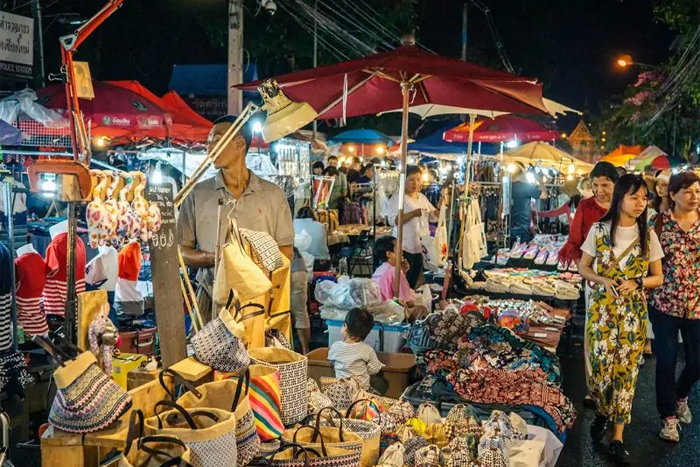 Explore Chiang Rai Night Bazaar