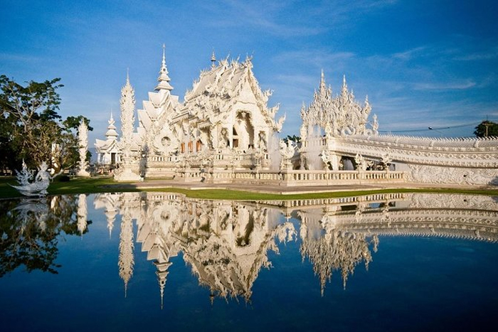 Visit iconic temples and their ornate interiors in Chiang Rai