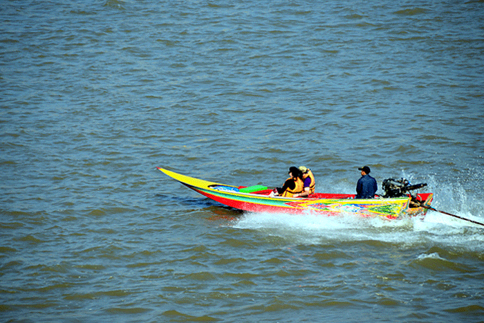 Boat tours on the Mekong River, best things to do in Chiang Rai