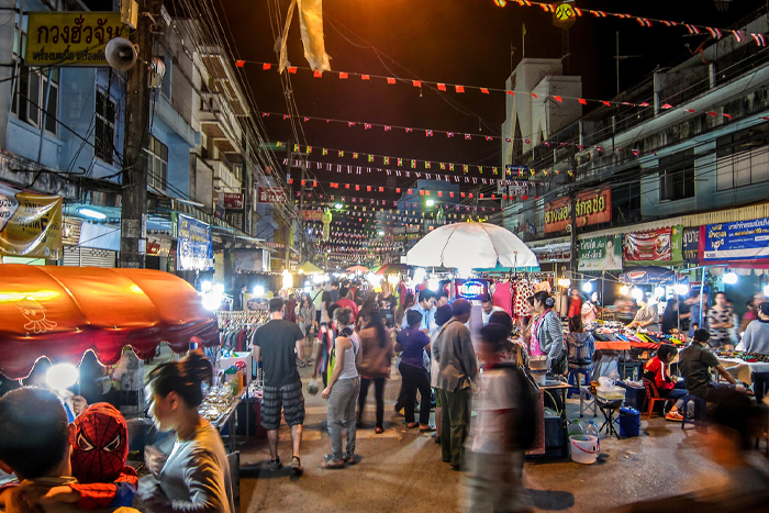 Explore the local markets in Chiang Rai