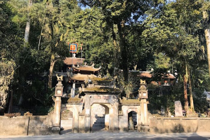 Duom Temple in Thai Nguyen (Vietnamese name: Đền Đuổm)